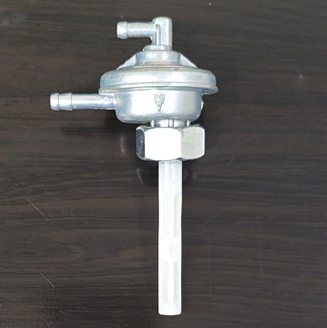 Кран топливный Скутер на бак 2выхода